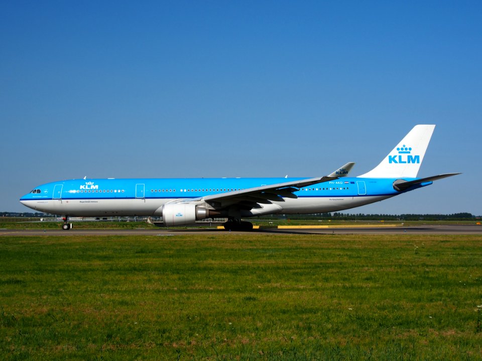 PH-AKD KLM Royal Dutch Airlines Airbus A330-303 - cn 1300, taxiing 21july2013 pic-005