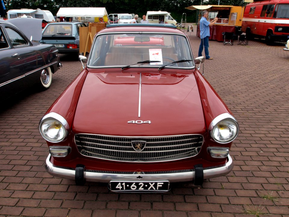 Peugeot 404 XC7 (1973) at the Autotron, dutch licence registration 41-62-XF