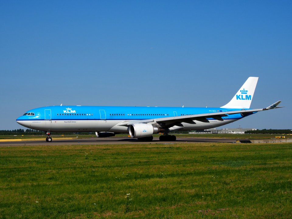 PH-AKD KLM Royal Dutch Airlines Airbus A330-303 - cn 1300, taxiing 21july2013 pic-003