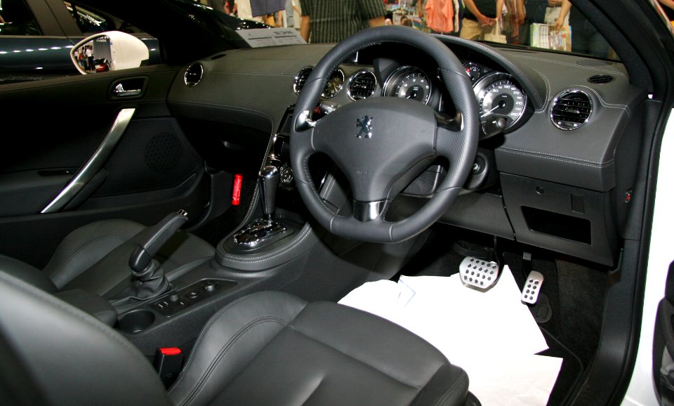 Peugeot RCZ interior