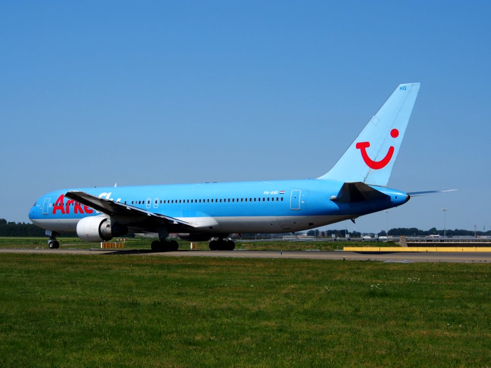 PH-AHQ ArkeFly Boeing 767-383(ER) - cn 24477 taxiing 21July2013 pic-006
