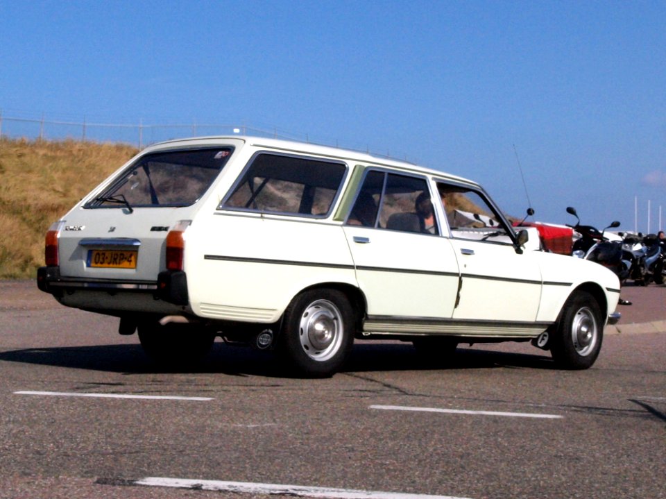 Peugeot 504 FAMILIALE D dutch licence registration 03-JRP-4 pic1