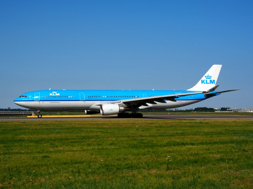 PH-AKD KLM Royal Dutch Airlines Airbus A330-303 - cn 1300, taxiing 21july2013 pic-004