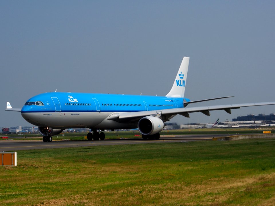 PH-AKE KLM Royal Dutch Airlines Airbus A330-303 - cn 1381 pic2