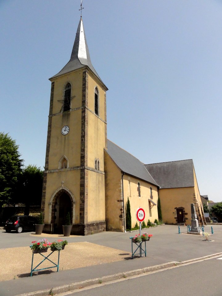 Pezé-le-Robert (Sarthe) église (01)