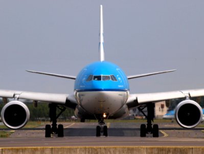 PH-AKB KLM Royal Dutch Airlines Airbus A330-303 taxiing 14july2013 pic1