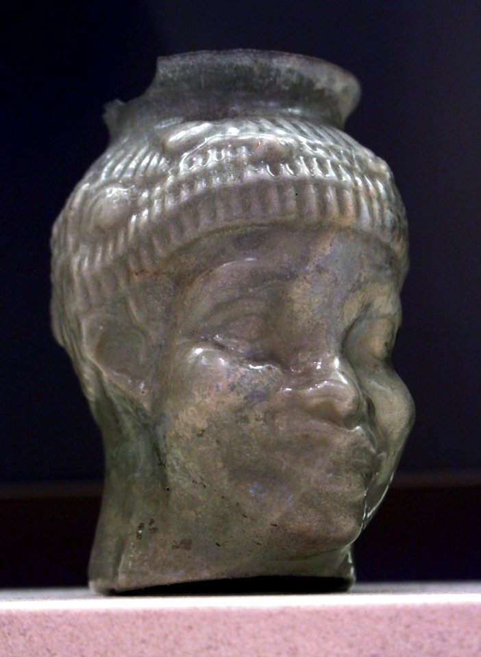Petit Palais Verre dichroïque Noir souriant 13012018 1