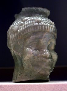 Petit Palais Verre dichroïque Noir souriant 13012018 1