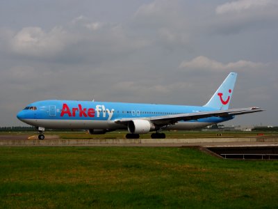 PH-AHQ ArkeFly Boeing 767-383(ER) - cn 24477 taxiing 14july2013 pic-004