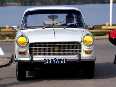 Peugeot 404 (1974) 03-YA-61 pic1