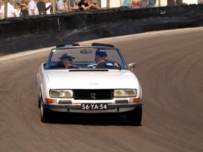 Peugeot 504 Cabriolet B31 dutch licence registration 56-YA-54 pic1