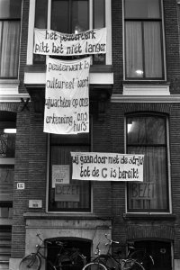Peuterwerksters bezetten centraal bureau werkgever Vereniging Ons Huis, omdat zi, Bestanddeelnr 931-9300