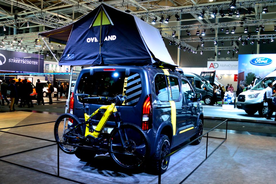 Peugeot Rifter Concept 4x4 with bicycle