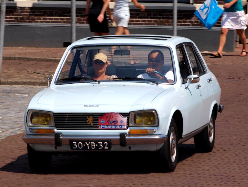 Peugeot 504 A12 (1973) 30-YB-32