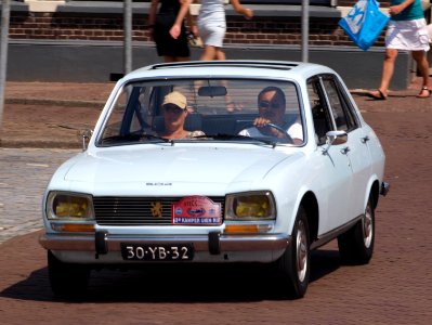 Peugeot 504 A12 (1973) 30-YB-32
