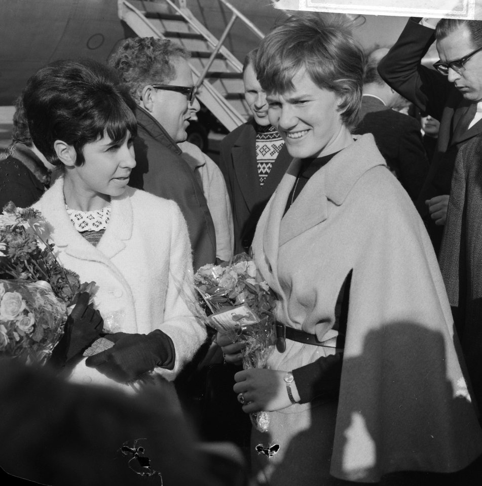 Petra Burka (l.) en Sjoukje Dijkstra, Bestanddeelnr 918-3776