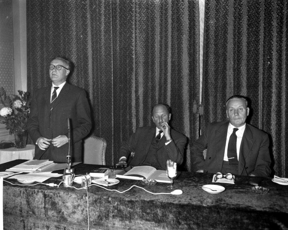 Persconferentie van NRU in het Victoriahotel, Bestanddeelnr 913-0613