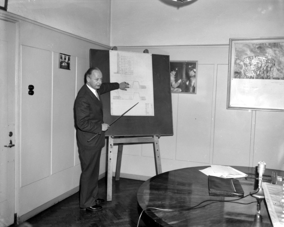 Persconferentie door mijnkundig directeur Ir A Hellemans, Bestanddeelnr 909-3818