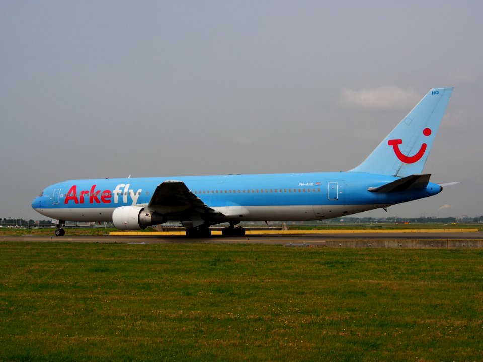 PH-AHQ ArkeFly Boeing 767-383(ER) - cn 24477 taxiing 14july2013 pic-005
