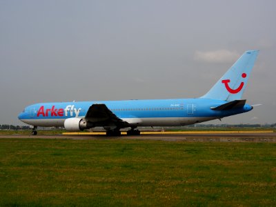PH-AHQ ArkeFly Boeing 767-383(ER) - cn 24477 taxiing 14july2013 pic-005
