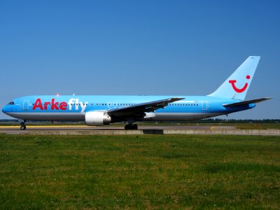 PH-AHQ ArkeFly Boeing 767-383(ER) - cn 24477 taxiing 21July2013 pic-005