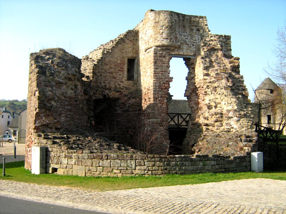 Pettingen Castle13