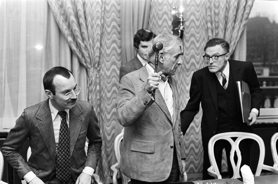 Persconferentie dirigent Bernstein in Amstelhotel, Amster in verband met concert, Bestanddeelnr 929-5915
