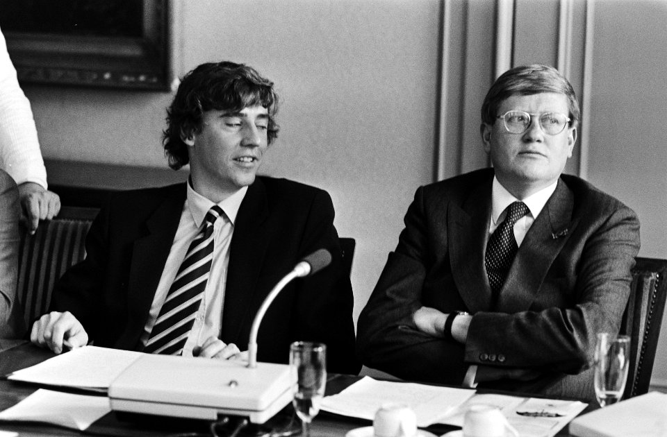 Persconferentie door Nijpels en Wiegel. Nijpels en Wiegel tijdens de persconfere, Bestanddeelnr 932-1140