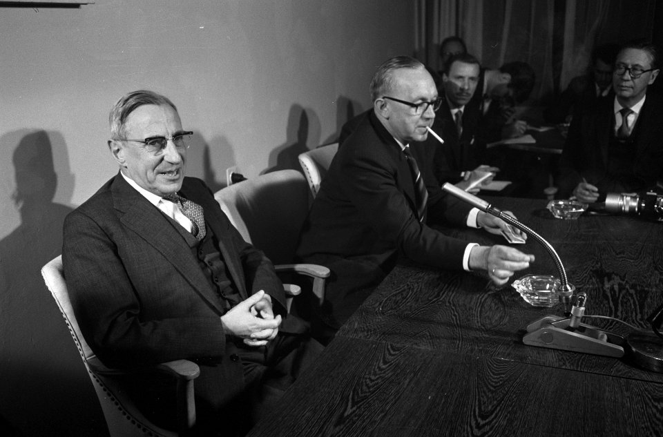 Persconferentie in de Nieuwspoort inzake Nieuw-Guinea De Quay, Bestanddeelnr 913-6327