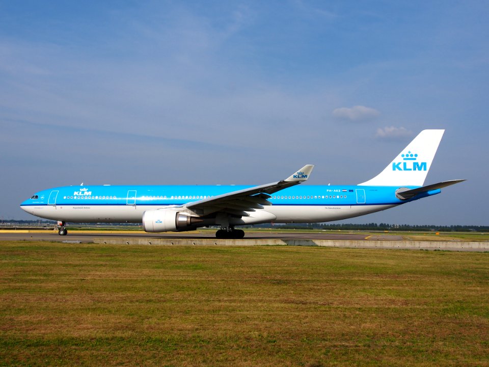 PH-AKE KLM Royal Dutch Airlines Airbus A330-303 - cn 1381 taxiing, 25august2013 pic-4