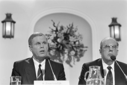 Persconferentie i.v.m. ontvoering Gerrit Jan Heijn in gemeentehuis Bloemendaal m, Bestanddeelnr 934-1581