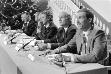 Persconferentie i.v.m. ontvoering Gerrit Jan Heijn in gemeentehuis Bloemendaal m, Bestanddeelnr 934-1577