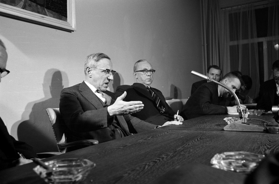 Persconferentie in de Nieuwspoort inzake Nieuw-Guinea De Quay, Bestanddeelnr 913-6324