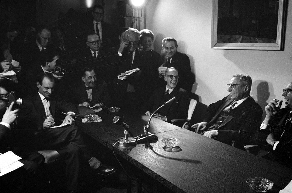 Persconferentie in de Nieuwspoort inzake Nieuw-Guinea De Quay, Bestanddeelnr 913-6325