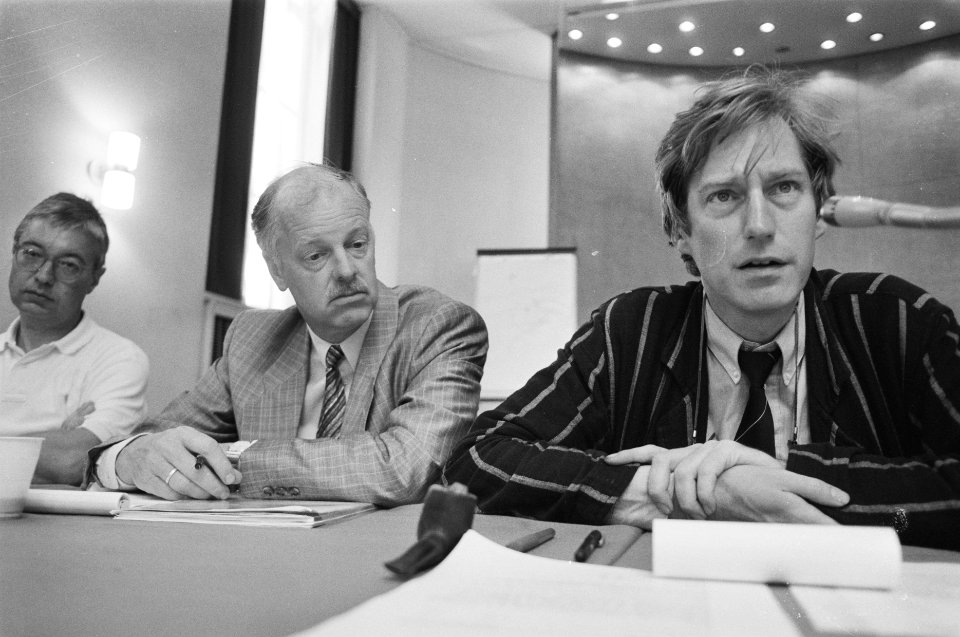 Persconferentie gemeente Amsterdam over privatisering WSB wethouder Ten Have (r), Bestanddeelnr 934-2482