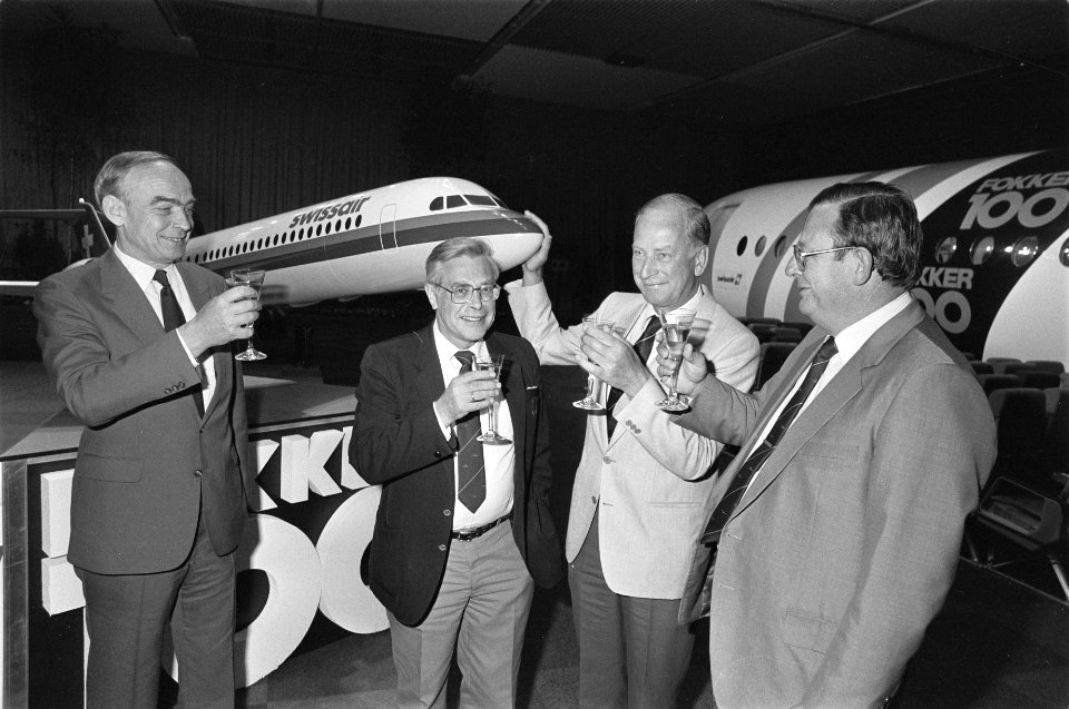 Persconferentie Fokker over Fokker 100 toosten op verkoop aan Swissair, Bestanddeelnr 933-0251