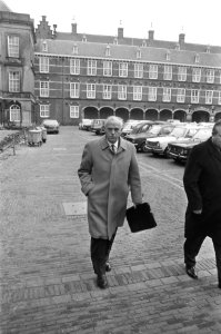 Persconferentie formateur Burger na het teruggeven van zijn opdracht, Burger op , Bestanddeelnr 926-3245