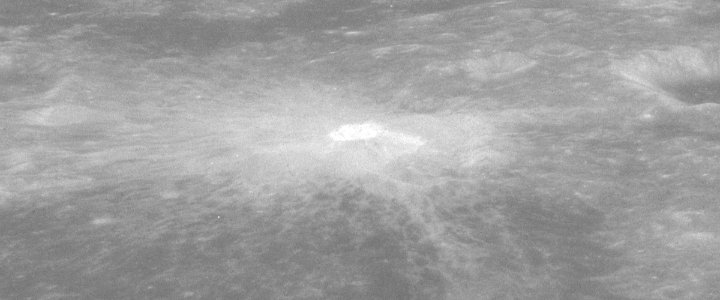 Petit crater AS11-41-6052