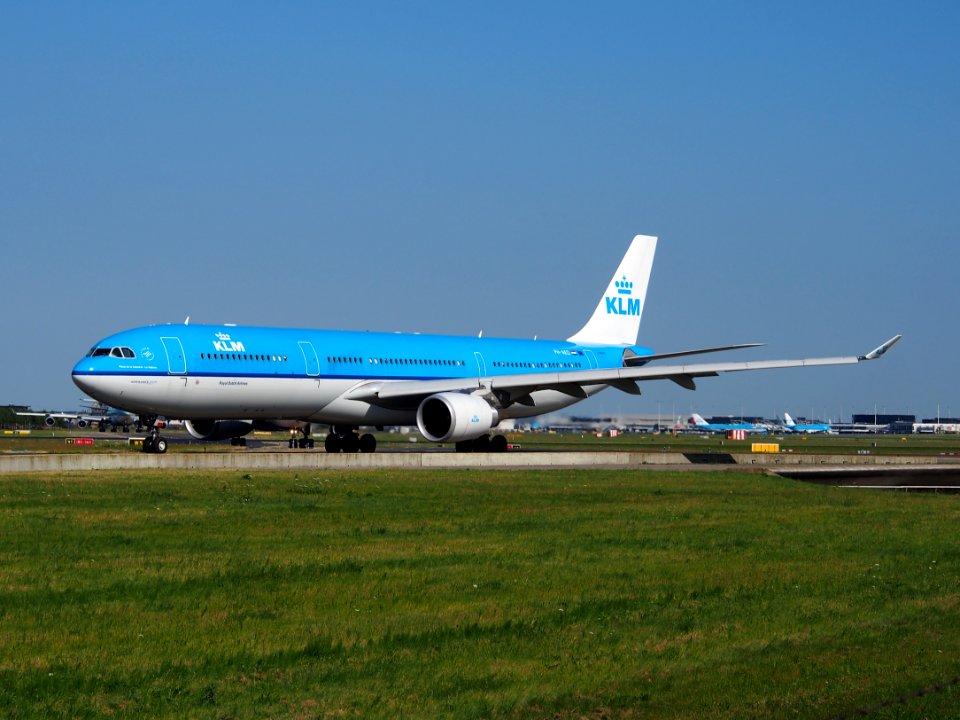 PH-AKD KLM Royal Dutch Airlines Airbus A330-303 - cn 1300, taxiing 21july2013 pic-001
