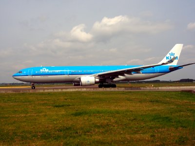 PH-AKB KLM Royal Dutch Airlines Airbus A330-303, 14 july 2013 pic2