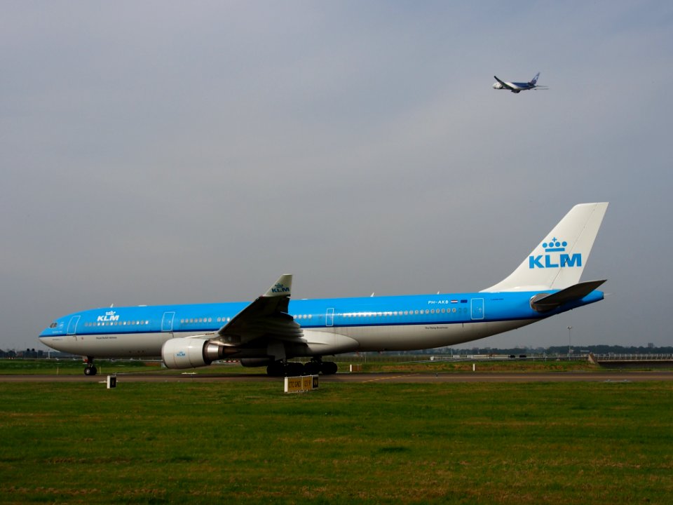 PH-AKB KLM Royal Dutch Airlines Airbus A330-303, 13 july 2013 pic4