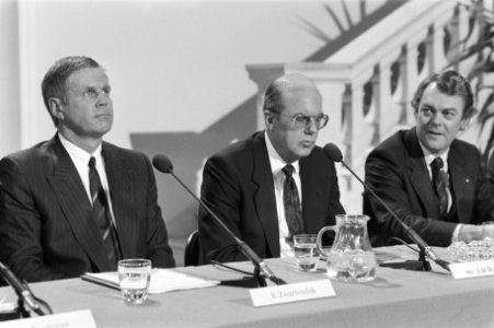 Persconferentie i.v.m. ontvoering Gerrit Jan Heijn in gemeentehuis Bloemendaal m, Bestanddeelnr 934-1579