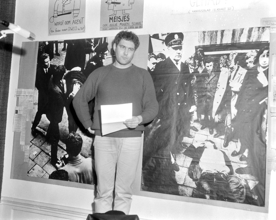 Persconferentie in gebouw aan Prinsengracht 820, Jan Wolkers, Bestanddeelnr 918-9430