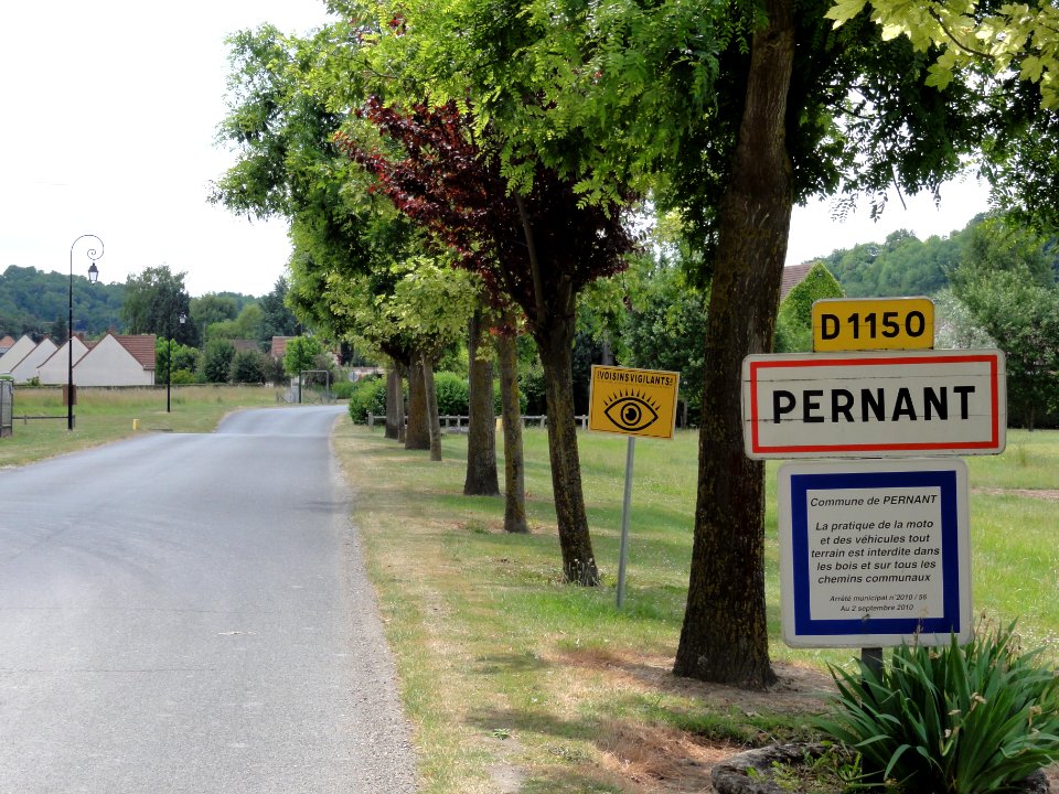 Pernant (Aisne) city limit sign