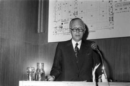 Persconferentie Firato Amsterdam, G D J Hofhuis, Bestanddeelnr 924-8326