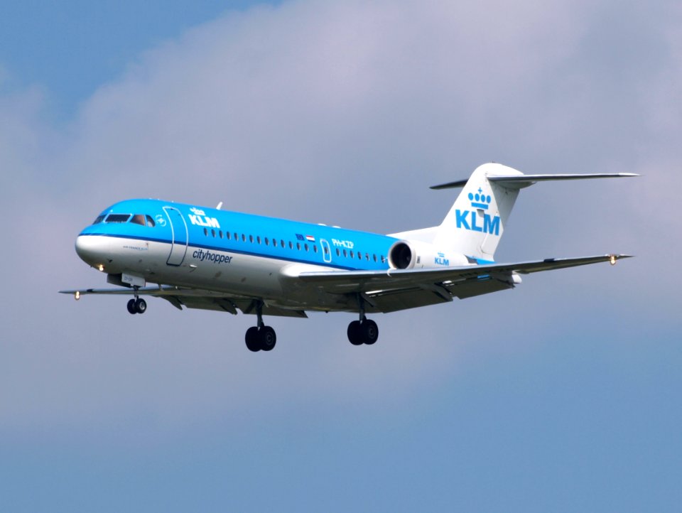 PH KZP KLM Cityhopper Fokker 70 pic1