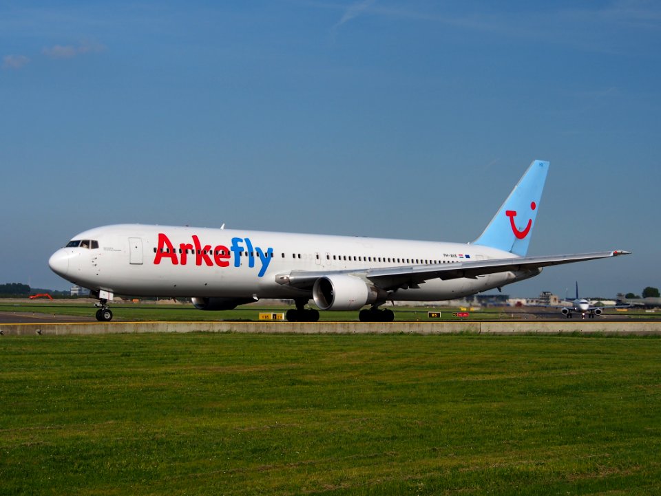 PH-AHX at Schiphol (AMS - EHAM), The Netherlands, 17may2014, pic-2