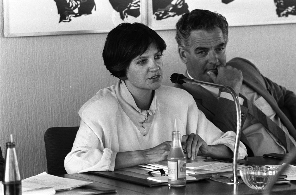 Persconferentie FNV op de Arbeidsmarkt met voorzitter Hans Pont (r) en Karin Ade, Bestanddeelnr 933-7338