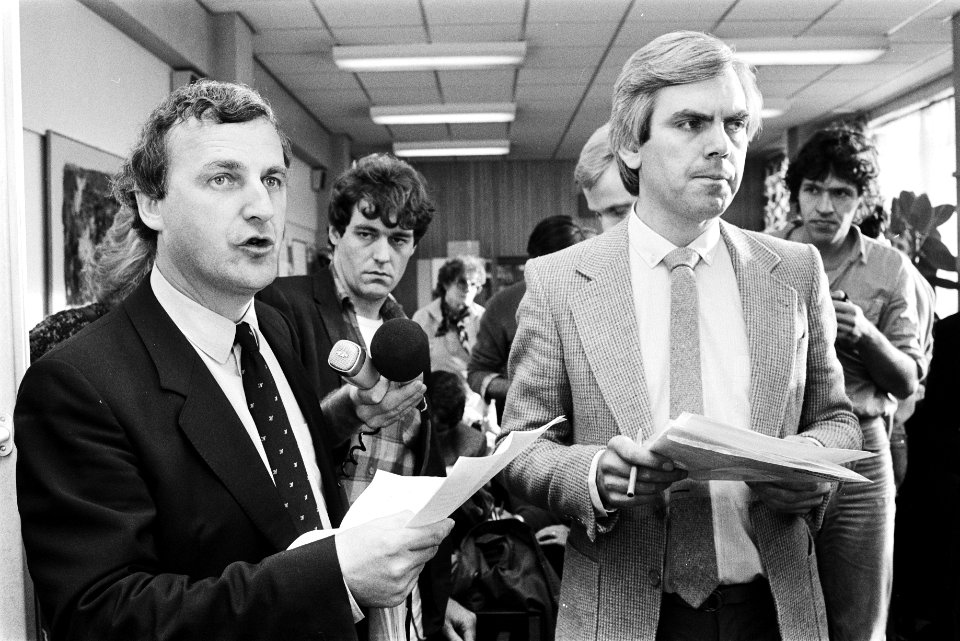Persconferentie dhr. R. Elfrink (hoofd PR Heineken) (l) en dhr. B. J. Scholten , Bestanddeelnr 932-7678