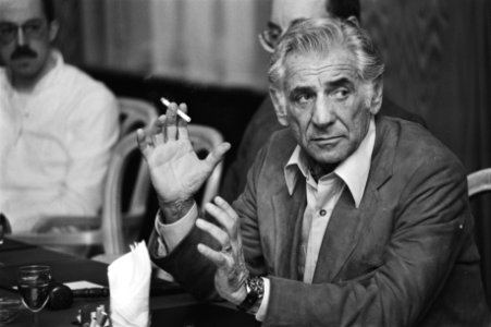 Persconferentie dirigent Bernstein in Amstelhotel, Amster in verband met concert, Bestanddeelnr 929-5914